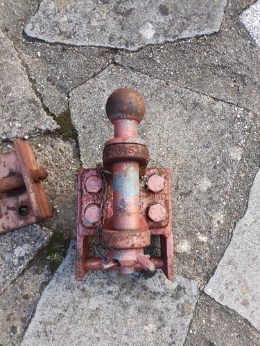 Adjustable height tow - tow, hitch